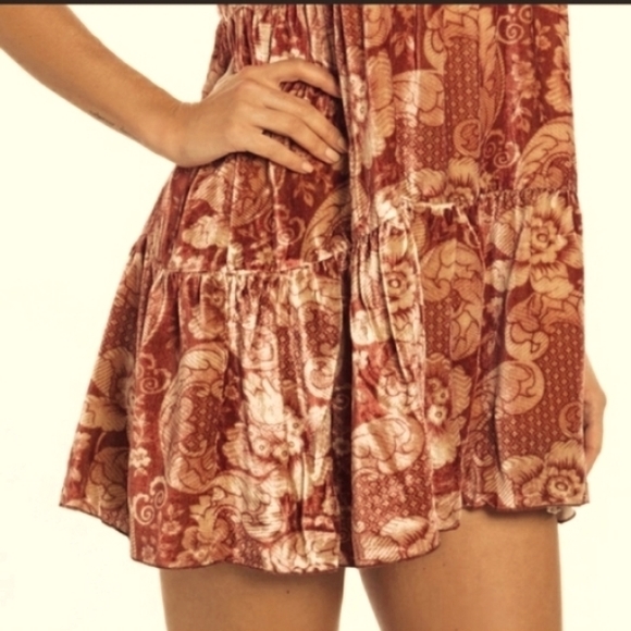 Slvls Velvet Silhouette Tapered mini Shift dress Golden byChaser - Picture 3 of 13